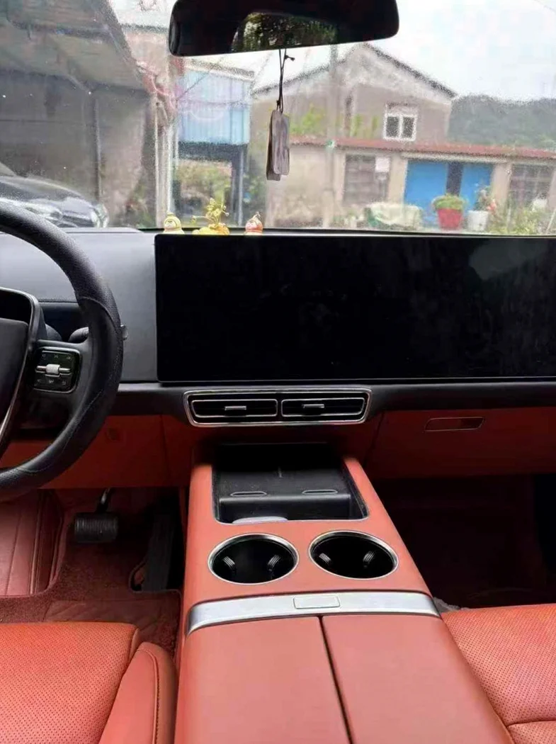 理想L8 后面外观二