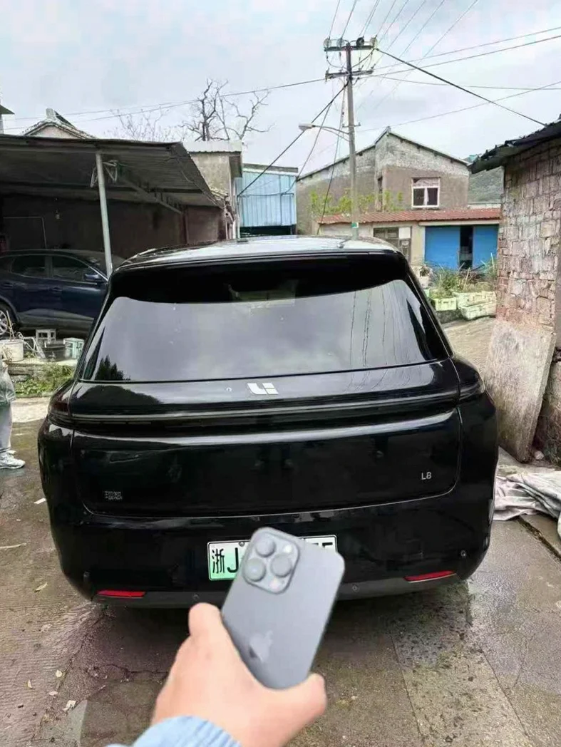 理想L8 内饰前排