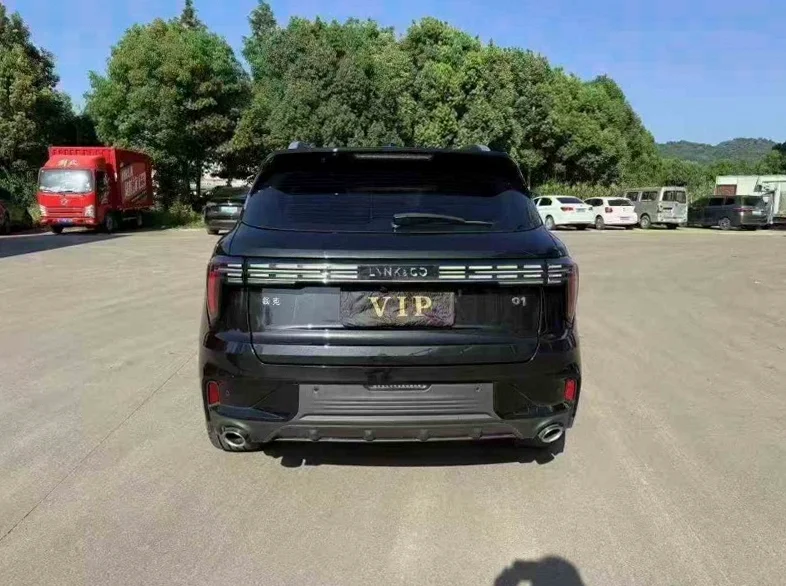 领克01 内饰后排