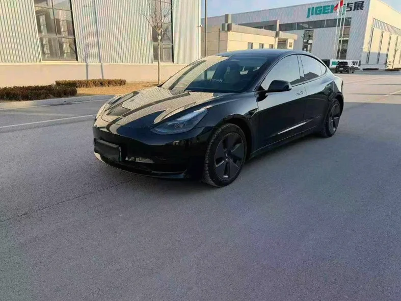 特斯拉MODEL 正面外观二