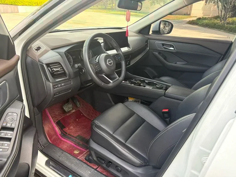 日产奇骏 后面外观一