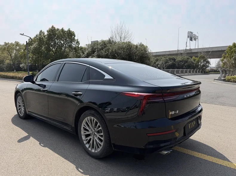 奔腾B70 内饰后排