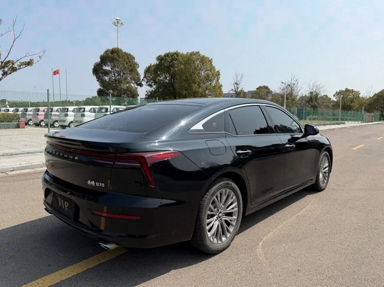 奔腾B70 内饰前排