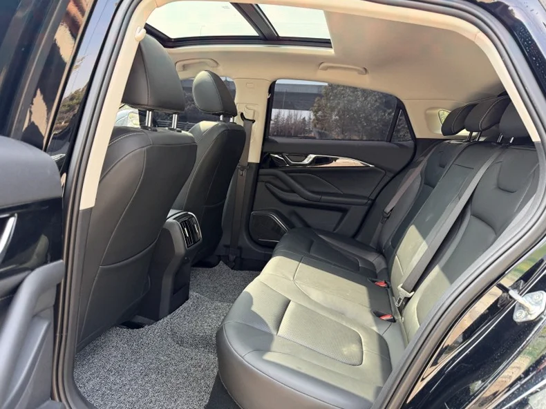 奔腾B70 后面外观一