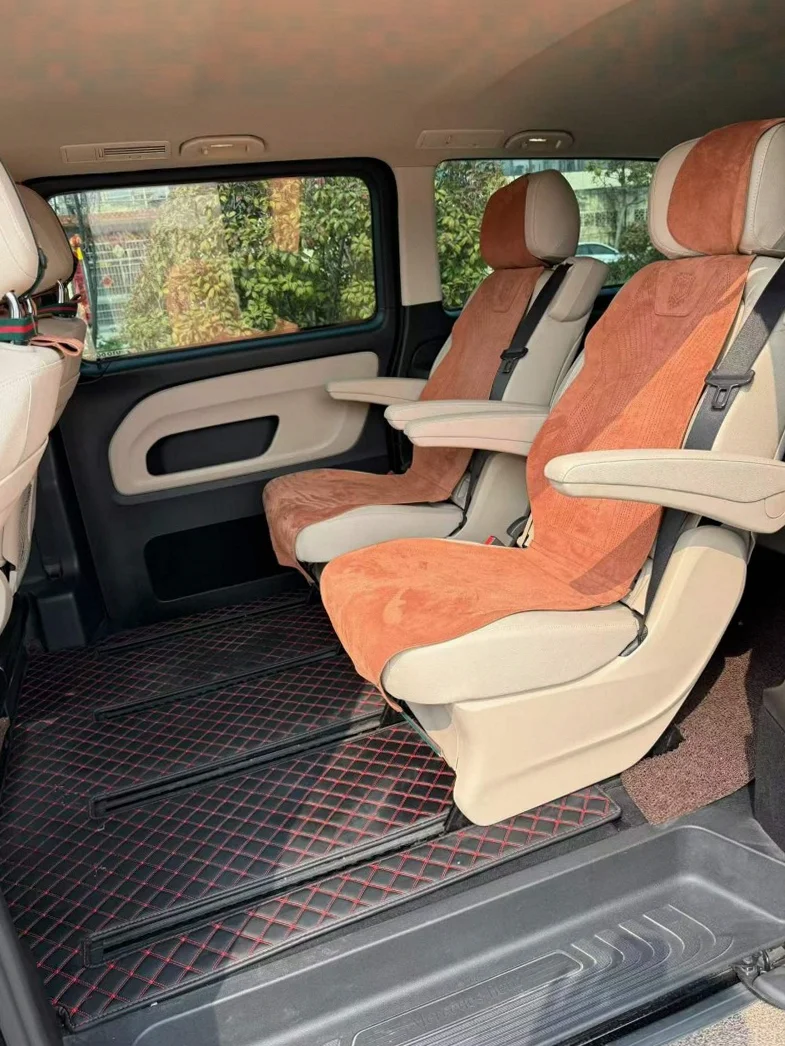 奔驰威霆 后面外观二