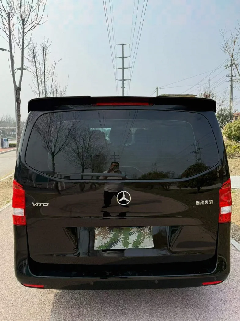 奔驰威霆 驾驶室