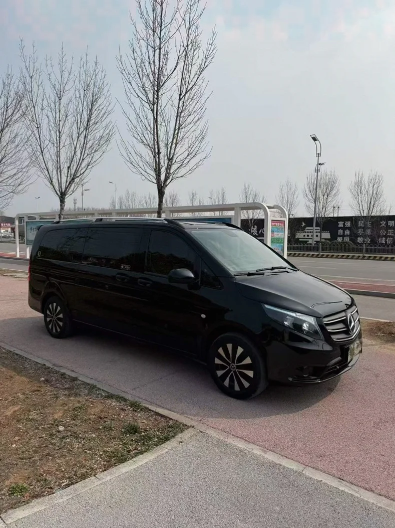 奔驰威霆 正面外观三