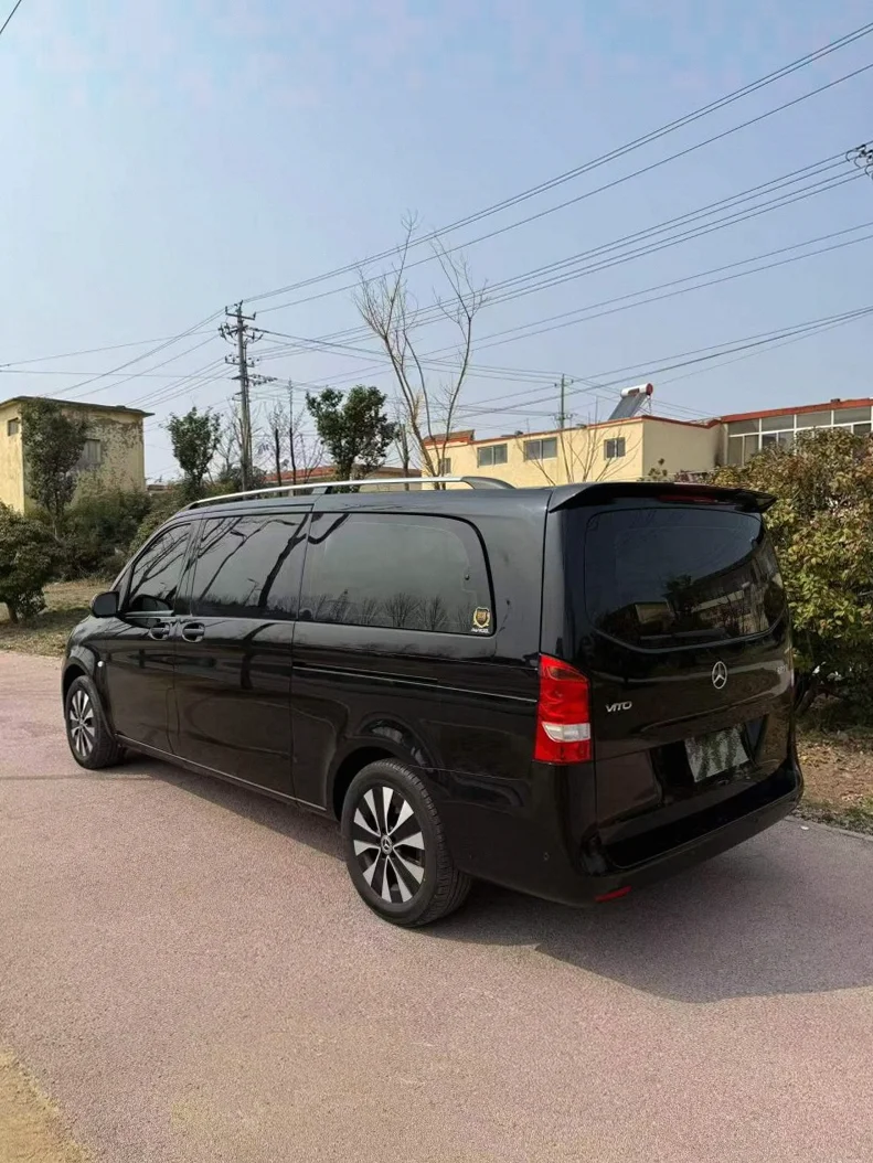 奔驰威霆 内饰前排