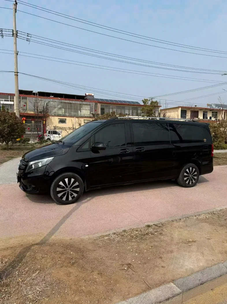 奔驰威霆 正面外观二