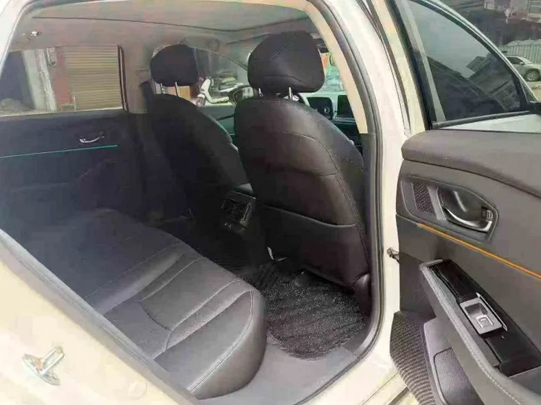 本田英诗派 内饰后排