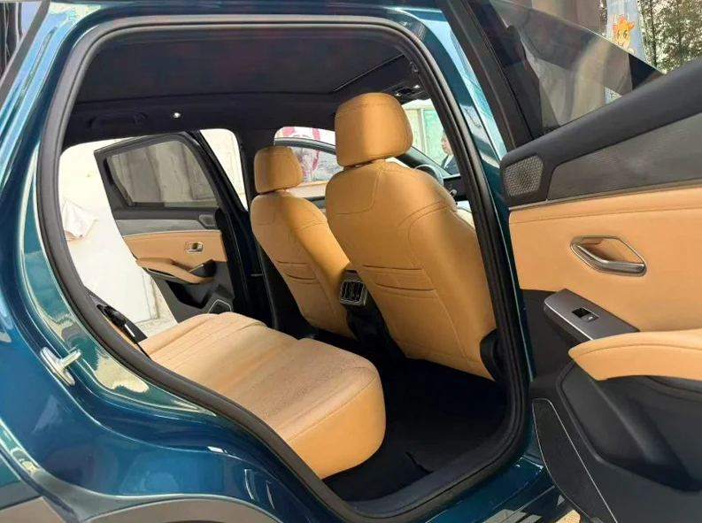 比亚迪宋 内饰前排