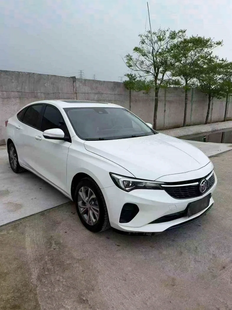 别克威朗 正面外观三