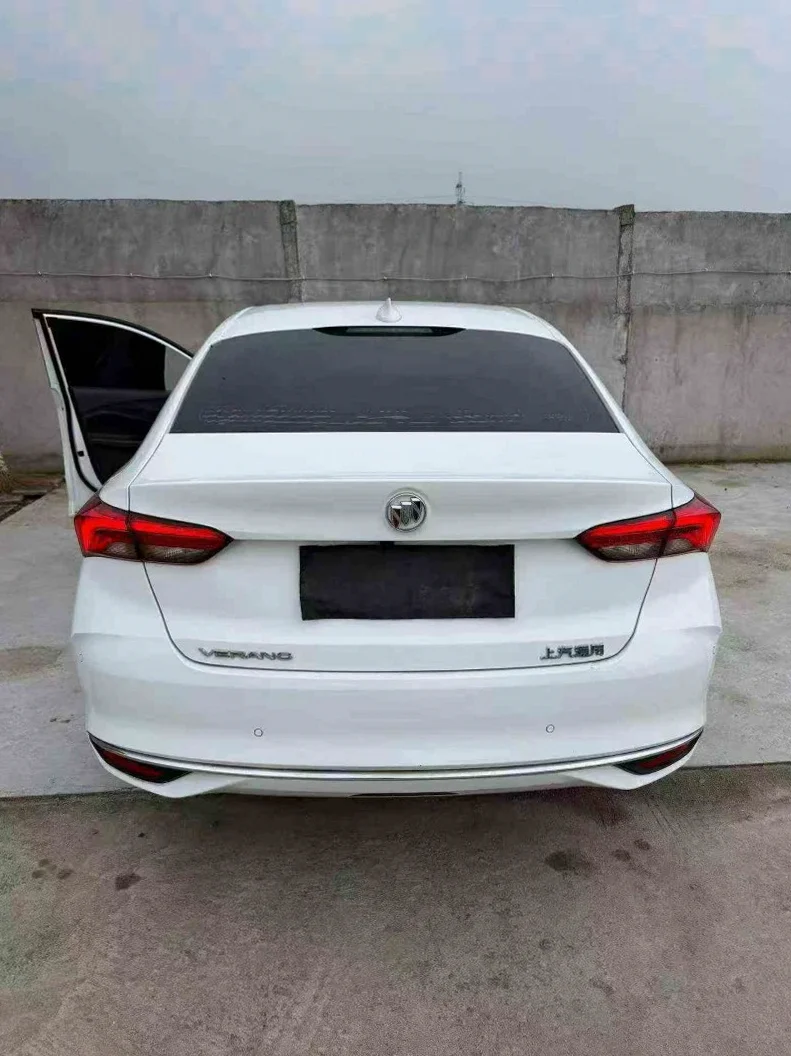 别克威朗 内饰后排