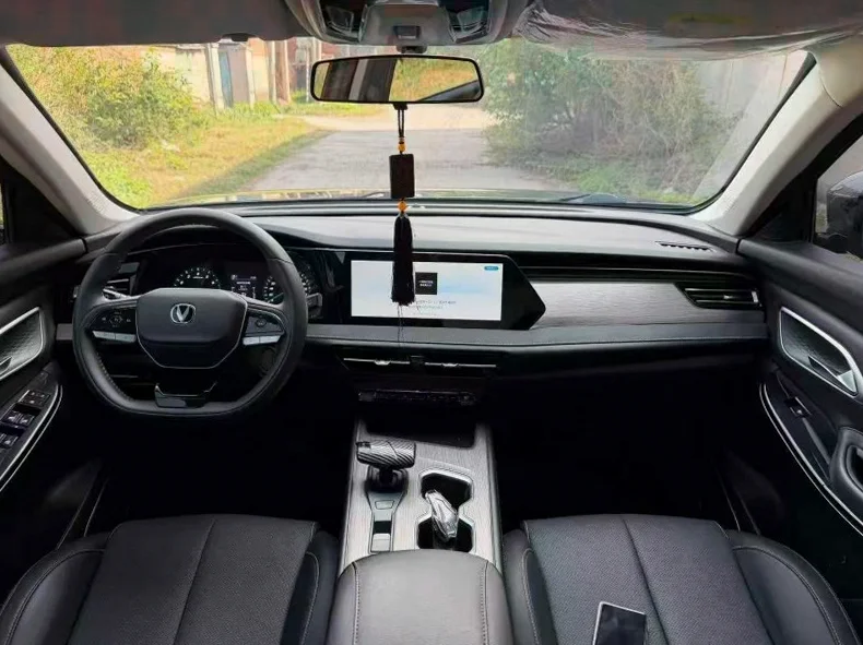 长安汽车欧尚 后面外观一