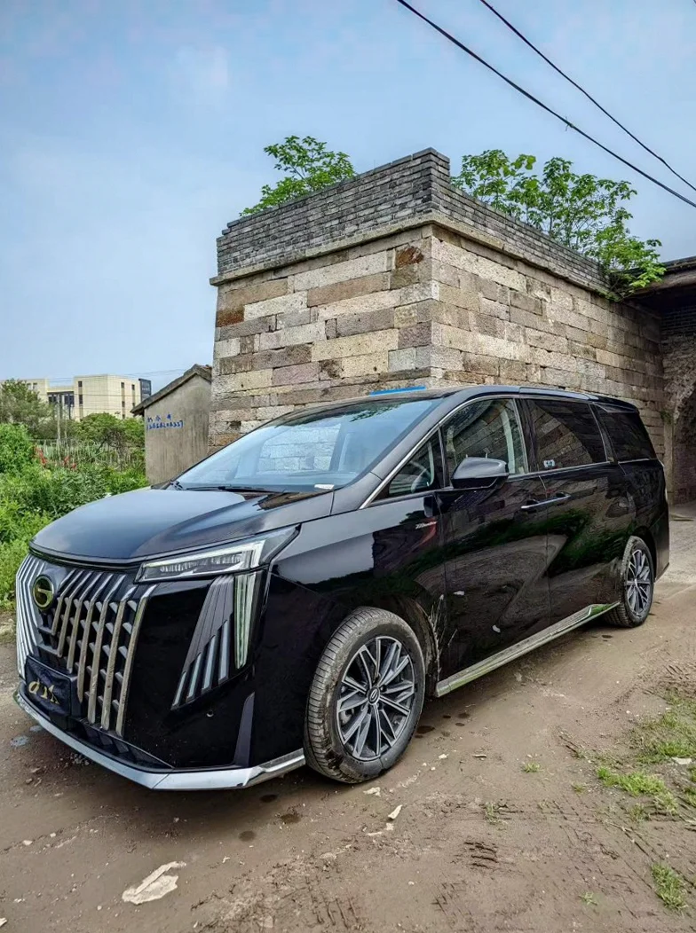 传祺M8 正面外观二