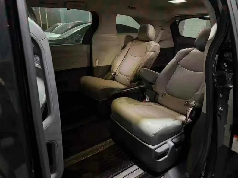 丰田格瑞维亚 后面外观一