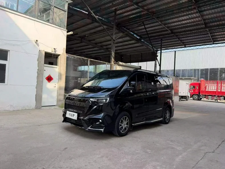 福特途睿欧 正面外观二