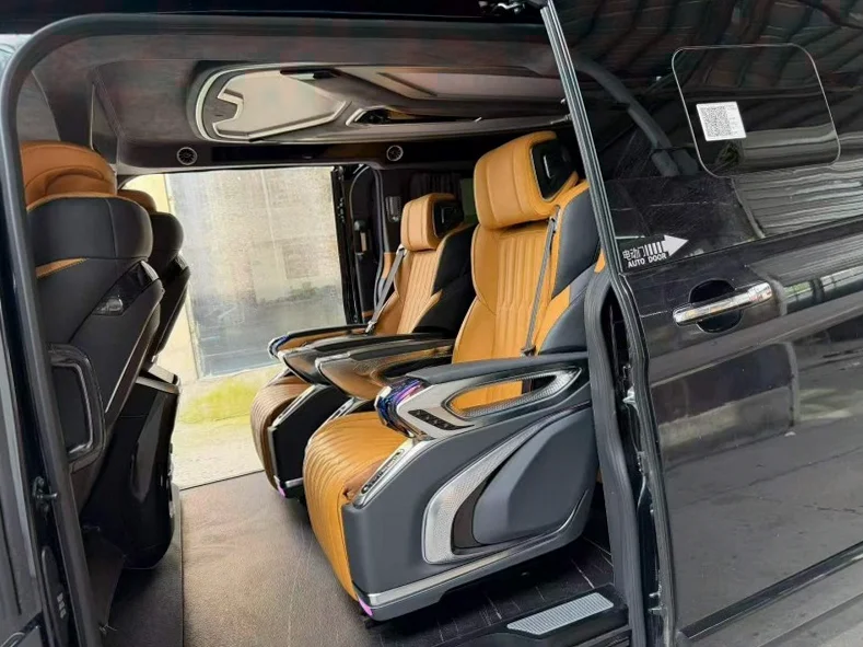 福特途睿欧 内饰后排