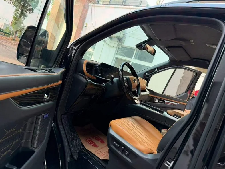 福特途睿欧 后面外观一