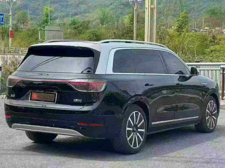 华为智选问界 后面外观三