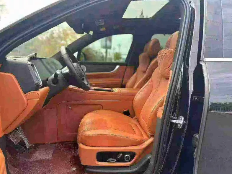 华为智选问界 后面外观一