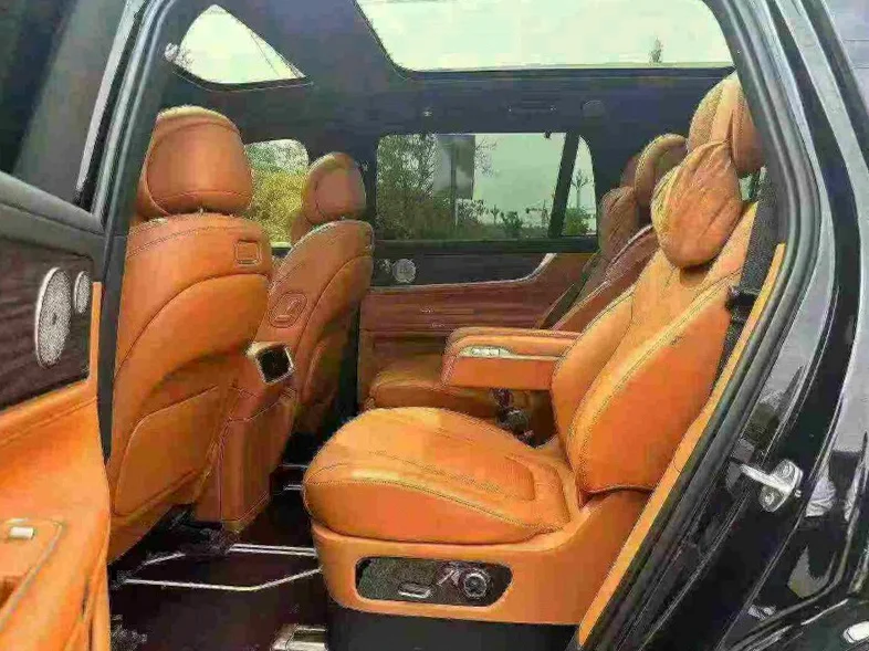 华为智选问界 后面外观二