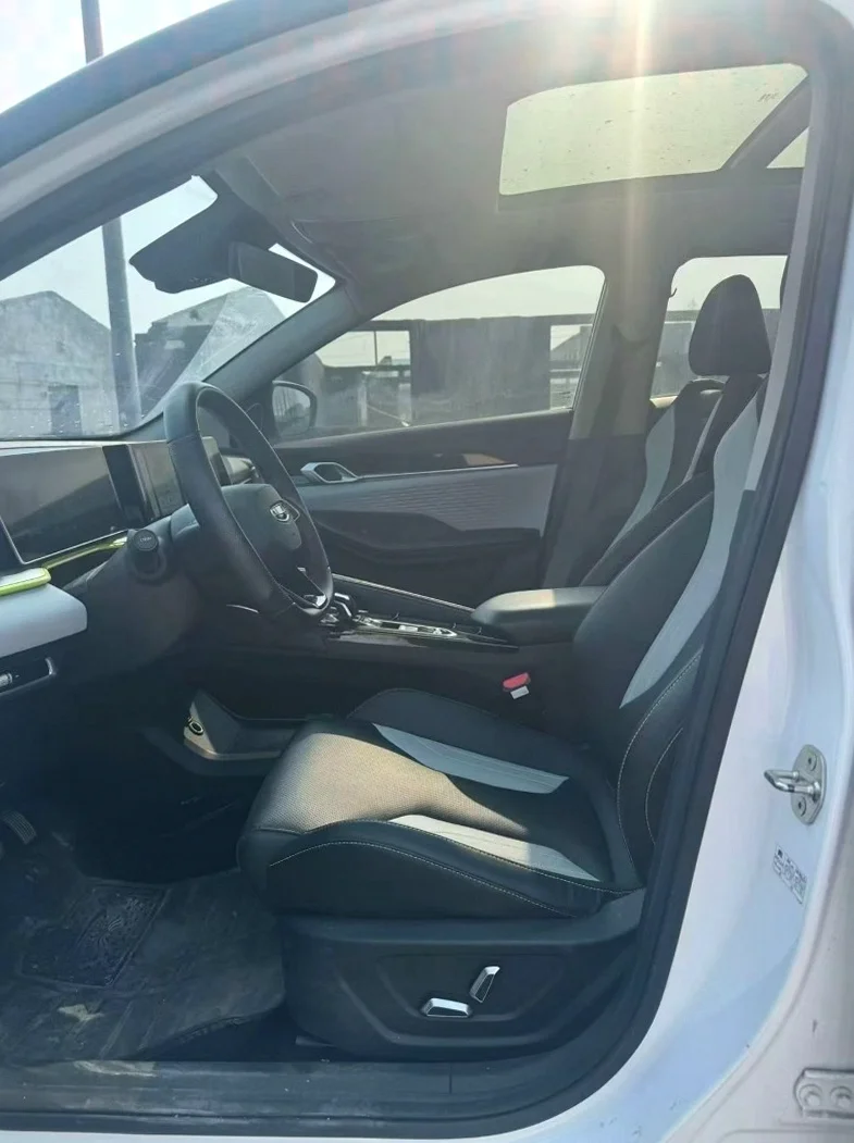 吉利缤越 内饰后排