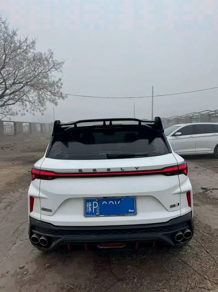 吉利缤越 内饰前排