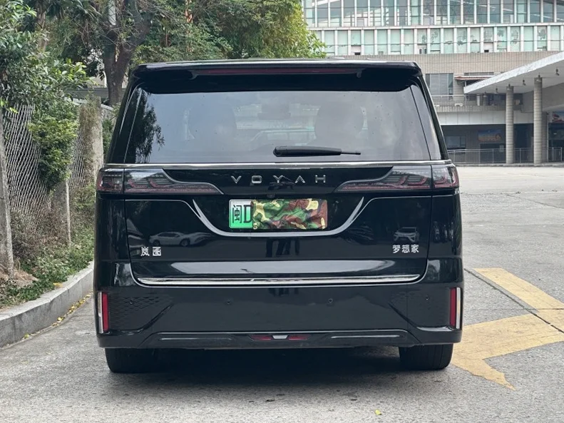 岚图汽车梦想家 驾驶室