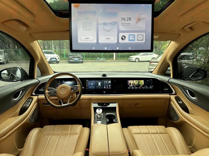 岚图汽车梦想家 后面外观一