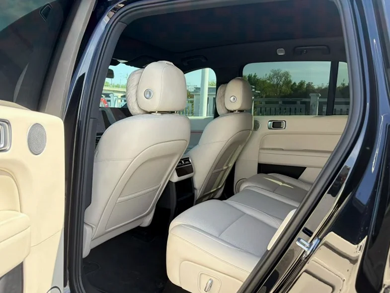 理想L6 后面外观二