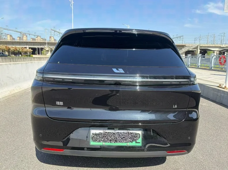 理想L6 实拍图
