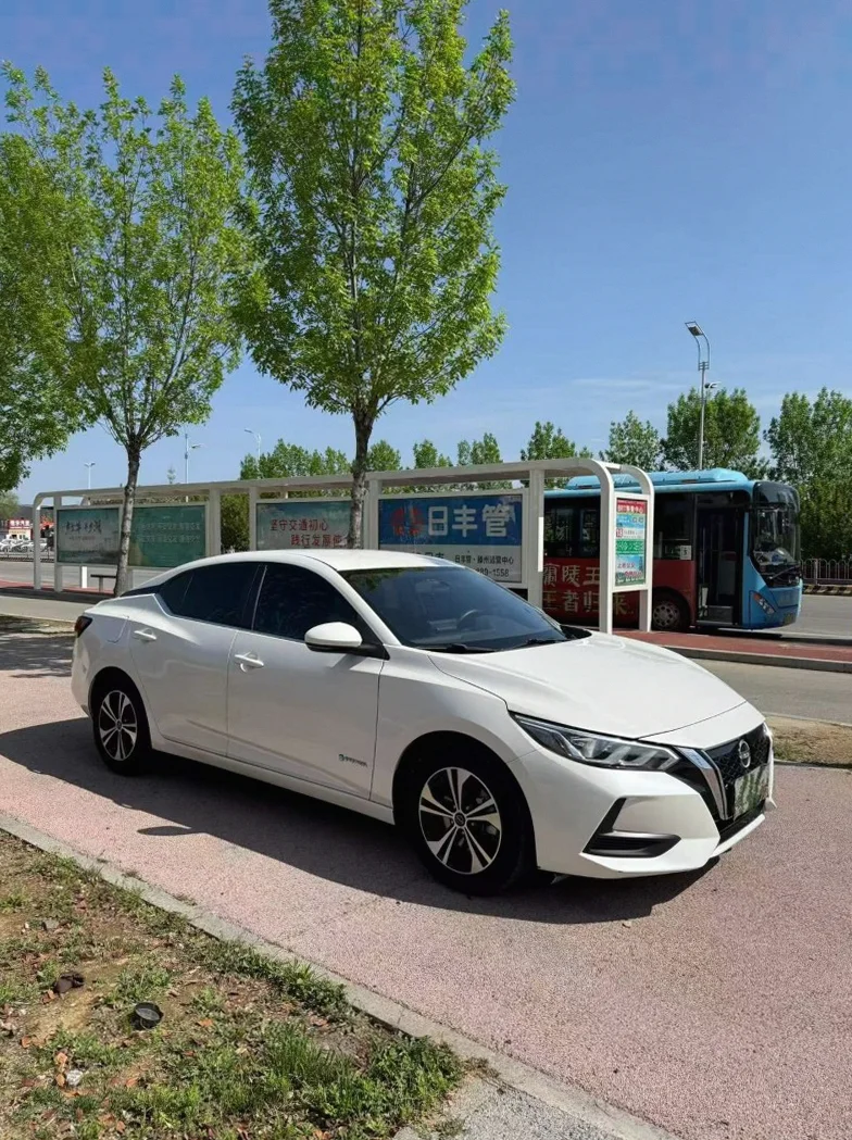 日产轩逸 正面外观三