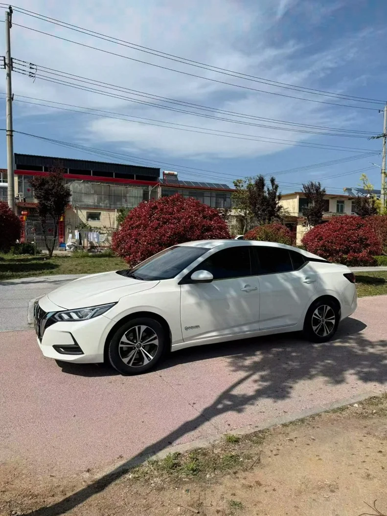 日产轩逸 正面外观二