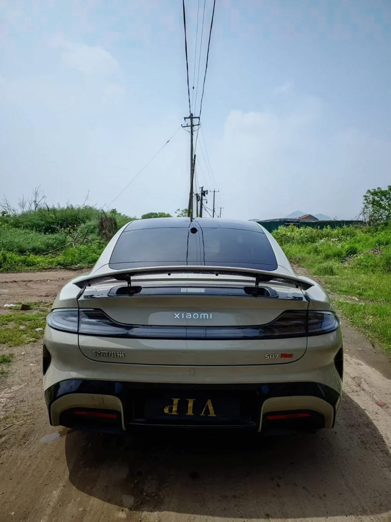 小米SU7 后面外观一