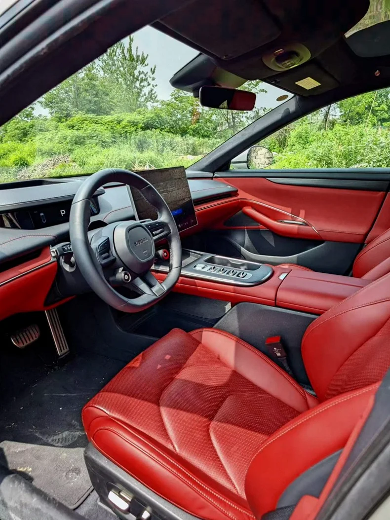 小米SU7 正面外观三