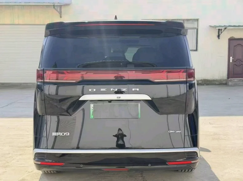 腾势D9 正面外观三