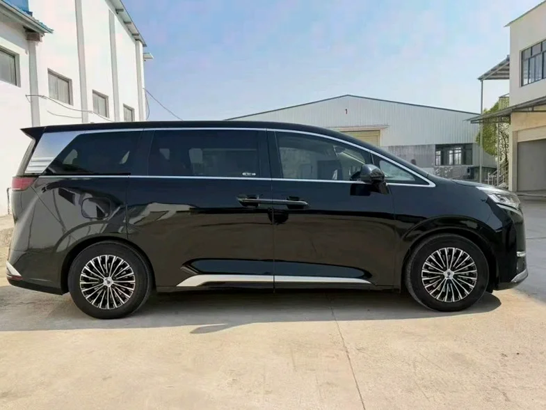 腾势D9 后面外观三