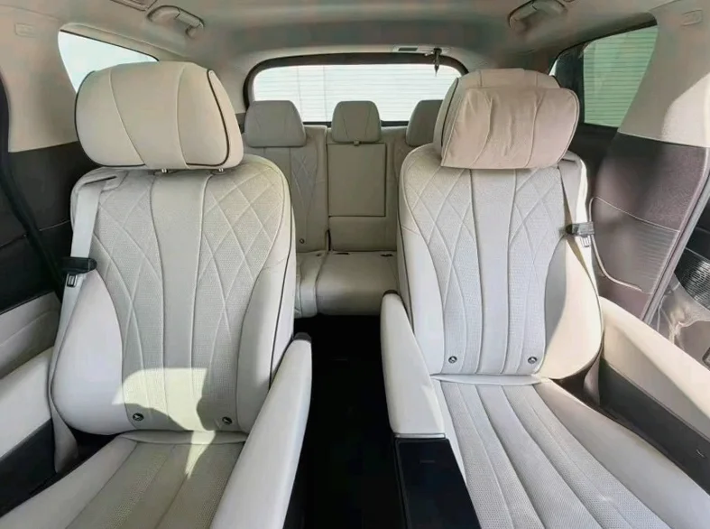 腾势D9 正面外观二