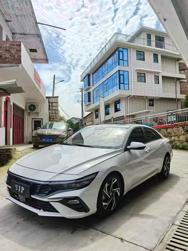 现代伊兰特 正面外观三