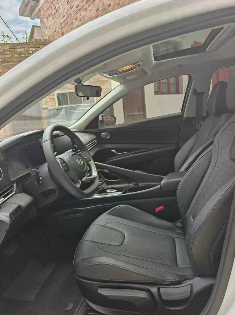 现代伊兰特 后面外观三