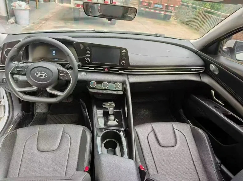 现代伊兰特 后面外观一