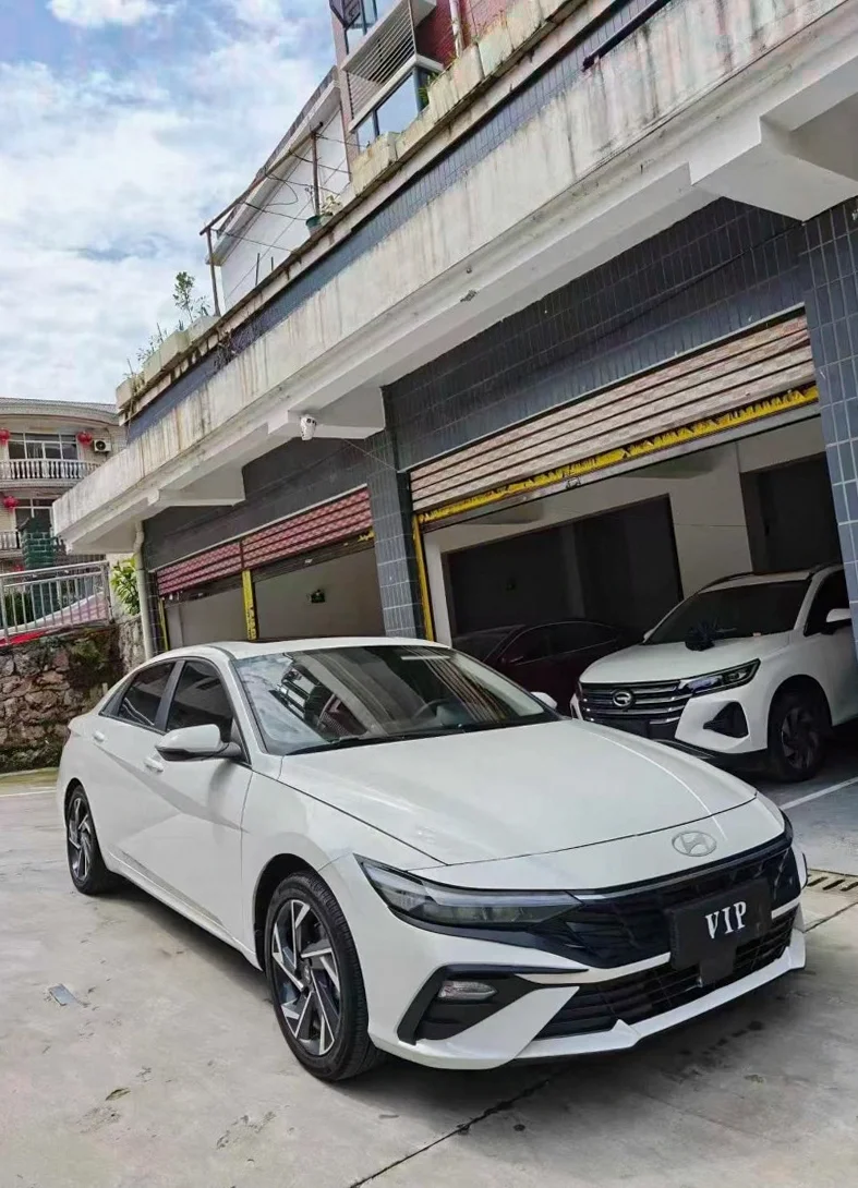 现代伊兰特 正面外观二