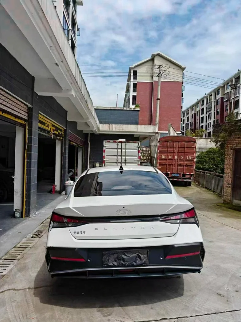 现代伊兰特 驾驶室