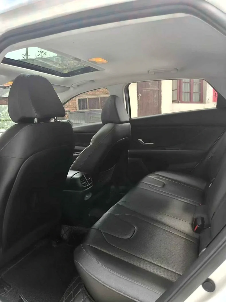 现代伊兰特 后面外观二