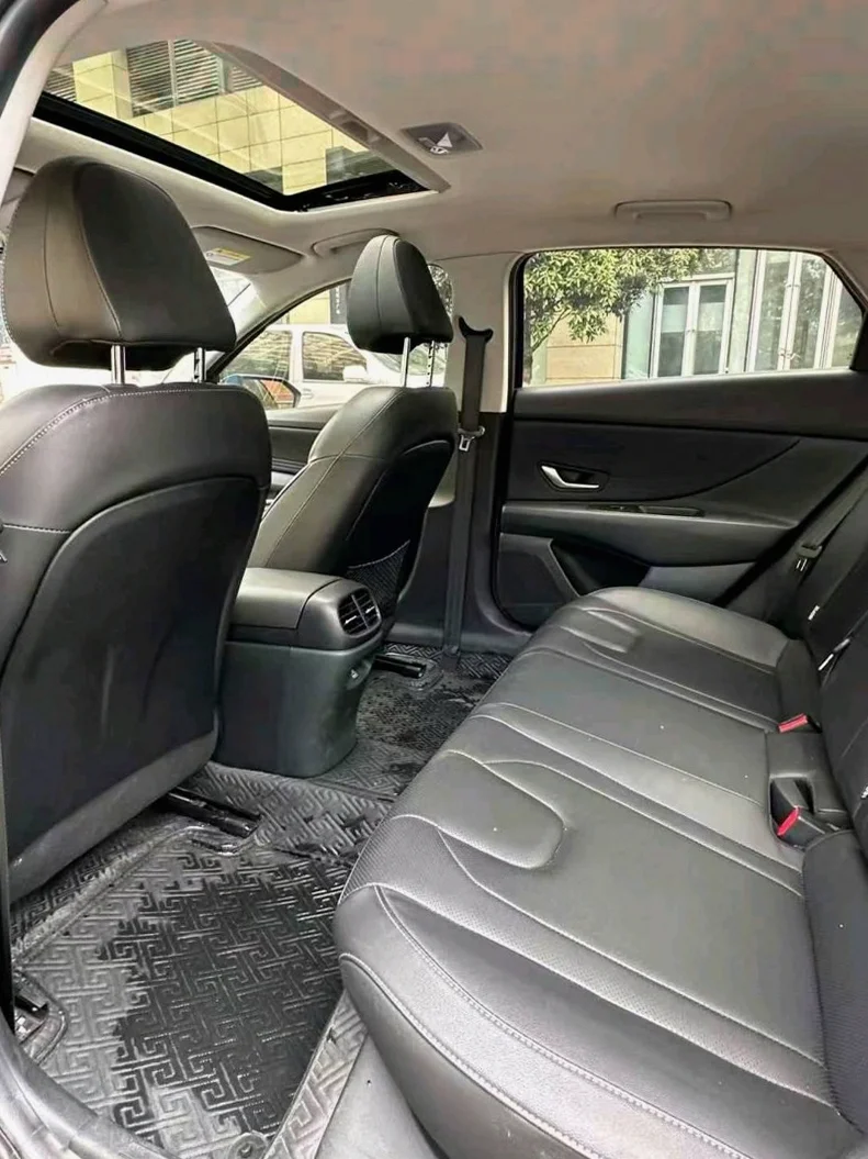 现代伊兰特 后面外观一