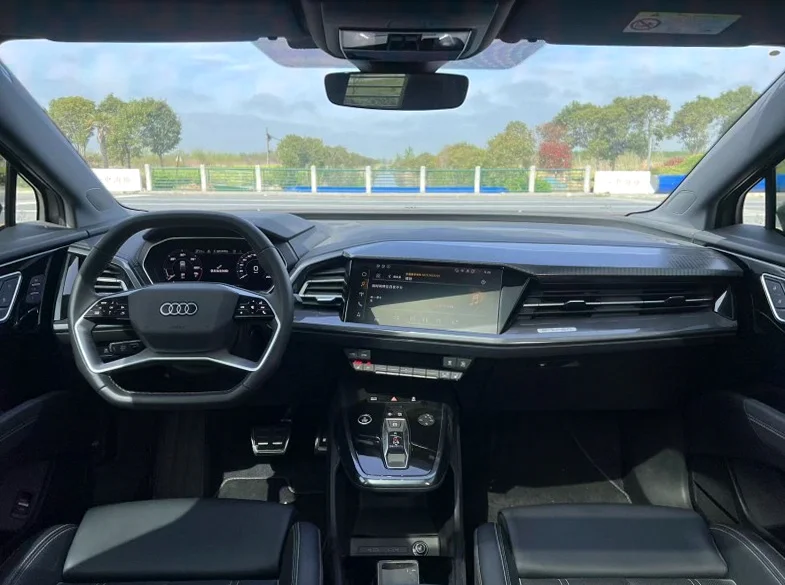 奥迪Q4 正面外观二