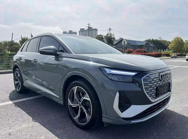 奥迪Q4 内饰前排