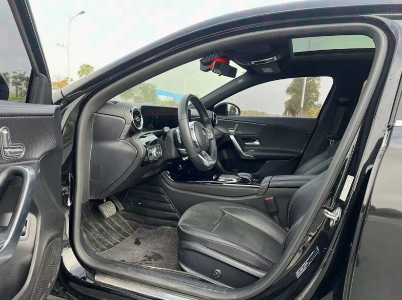 奥迪Q4 内饰后排