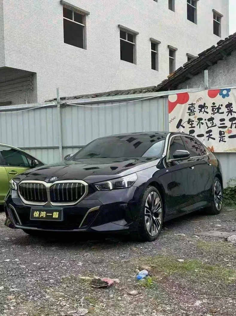 宝马5系 正面外观三